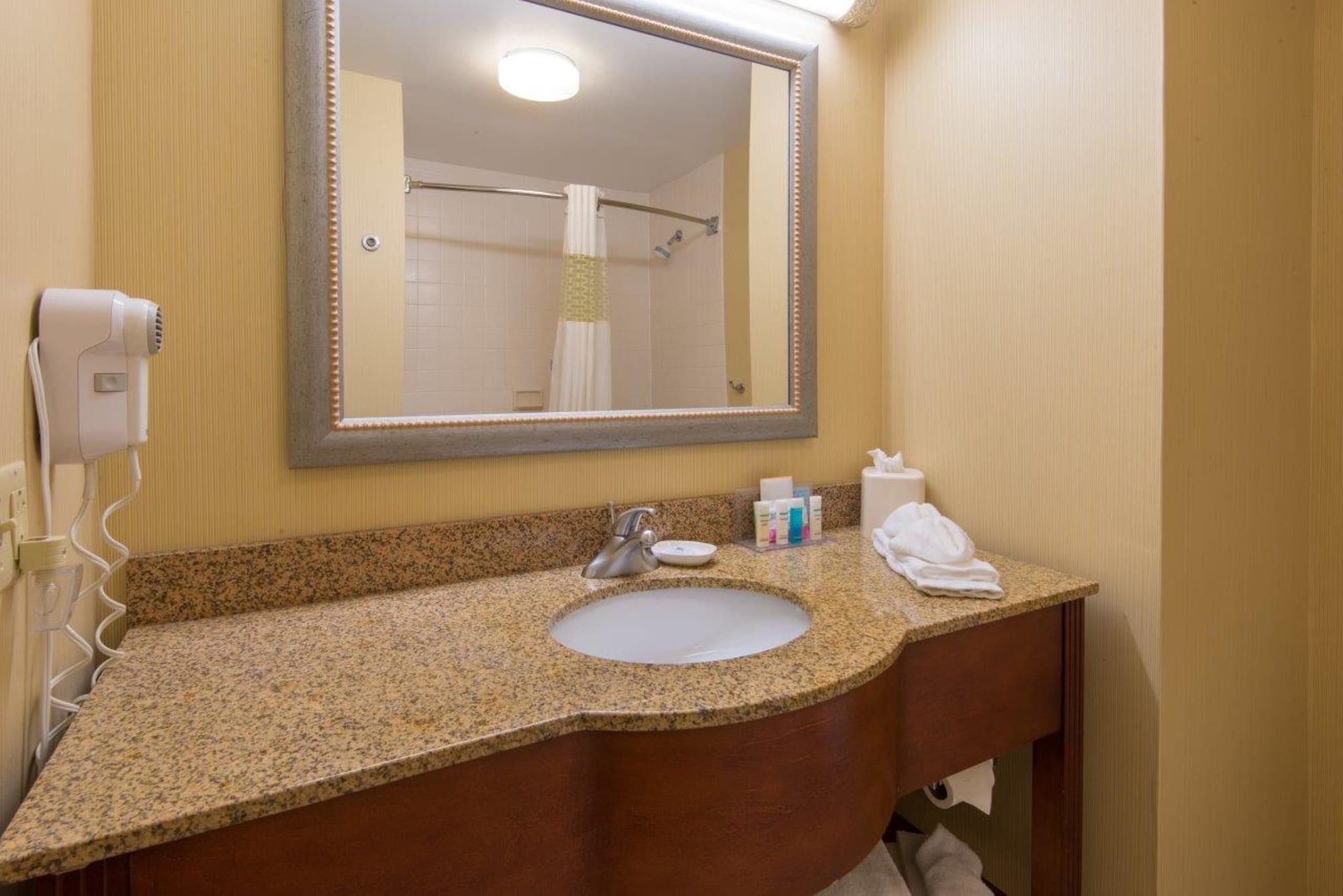 Hampton Inn Уайт-Ривер-Джанкшн Экстерьер фото