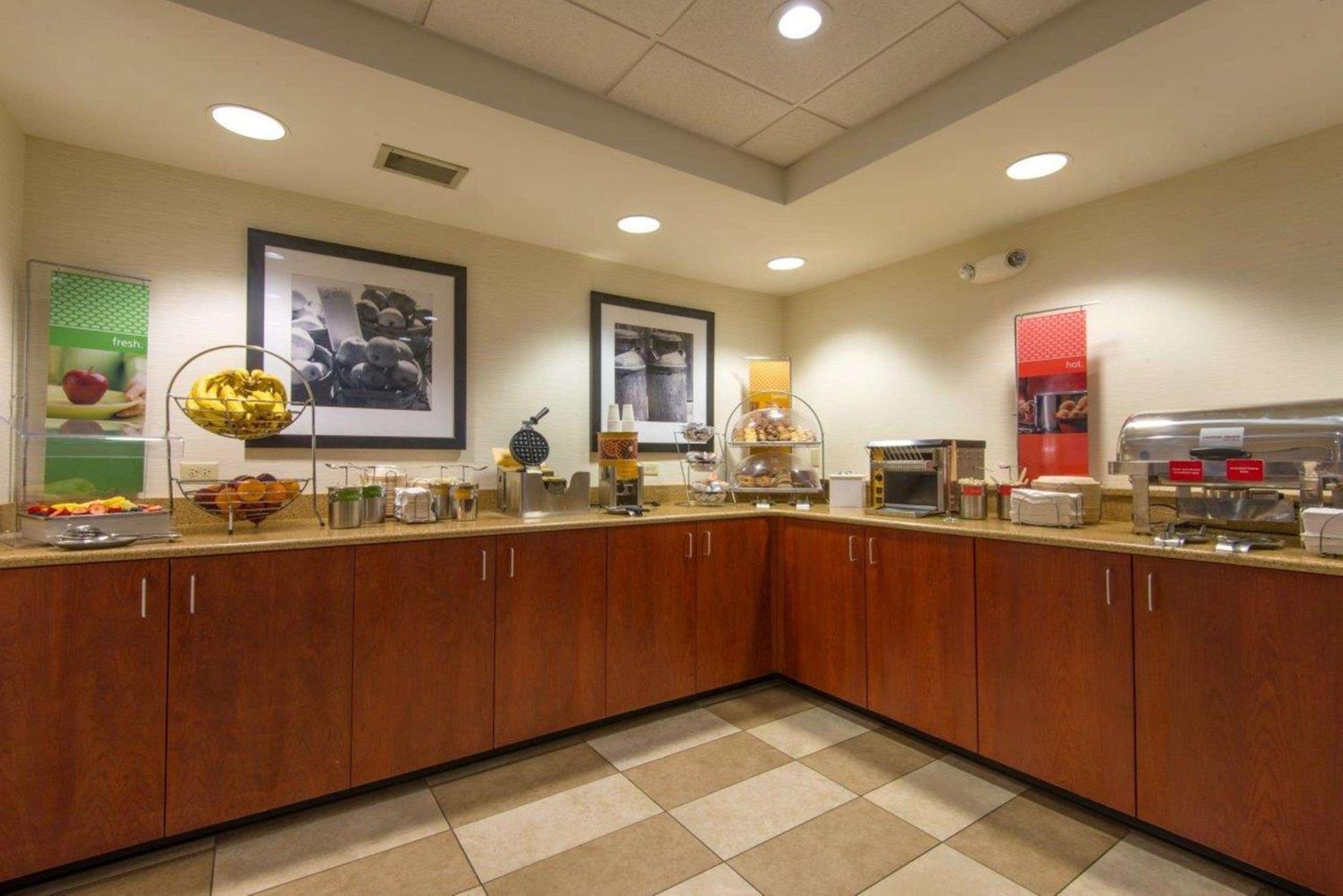 Hampton Inn Уайт-Ривер-Джанкшн Экстерьер фото